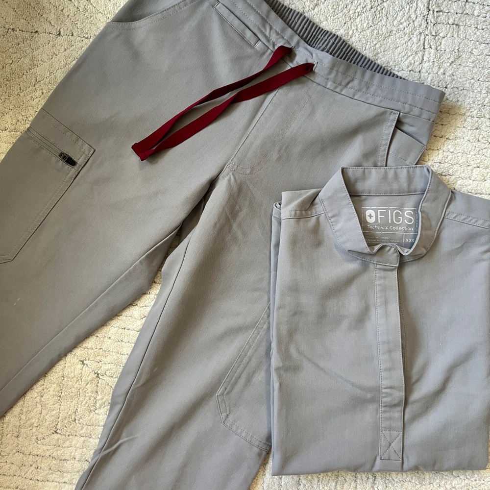 FIGS Scrub Set (Rafaela Top, Yola Skinny Pants)